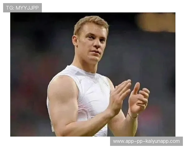 网球男单被拍到边打边碎碎念，粉丝笑翻